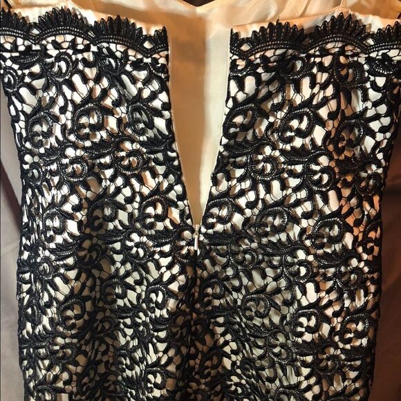 An original JS collection white dress with black overlay small slit in the back - Picture 3 of 9